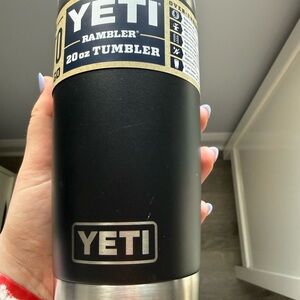 YETI Rambler 20oz Tumbler in Black
